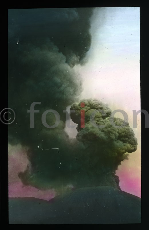 Vulkanausbruch des Vesuvs --- Volcanic eruption of Mount Vesuvius - Foto foticon-simon-sternenwelt-267-019.jpg | foticon.de - Bilddatenbank für Motive aus Geschichte und Kultur